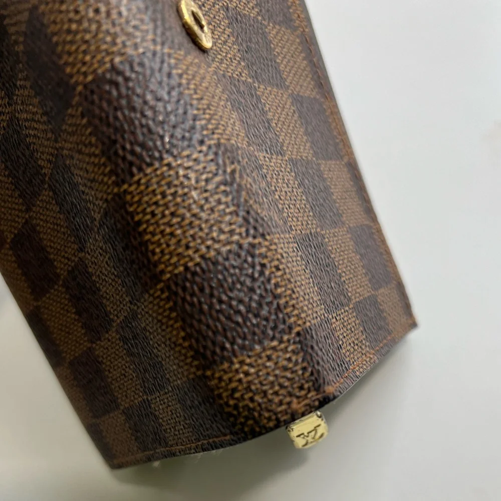 Louis Vuitton wallet compartments
