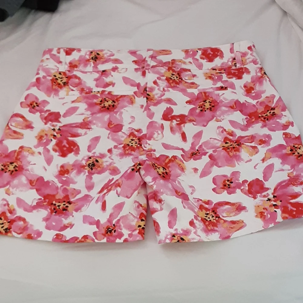 - Isaac Mizrahi water color floral print shorts NWT