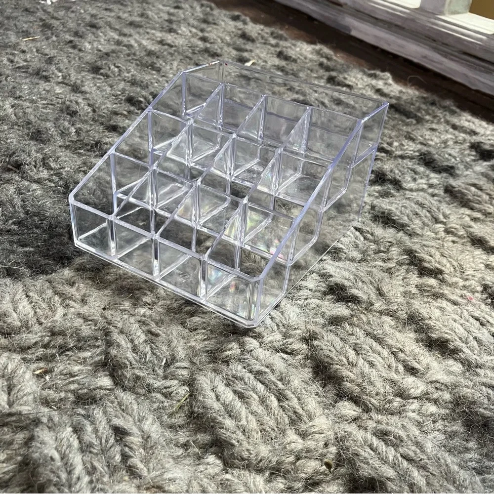 N/A lipstick organizers—buyer
