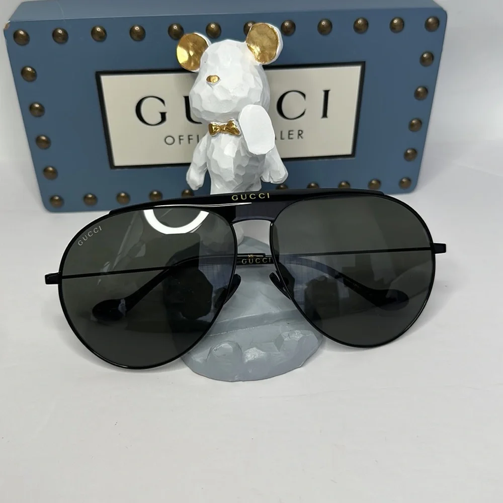 Authentic Gucci super light, stylish and bold design. The latest Gucci GG0908s