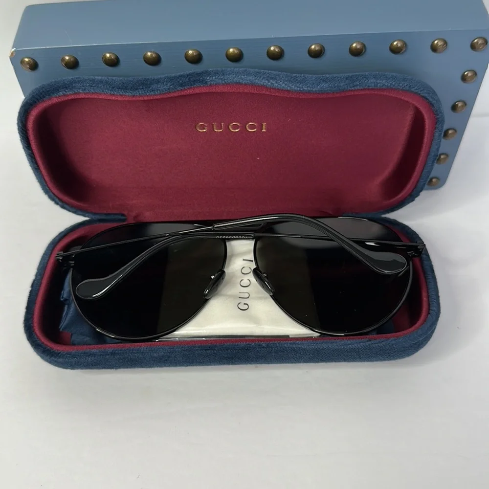 Authentic Gucci super light, stylish and bold design. The latest Gucci GG0908s