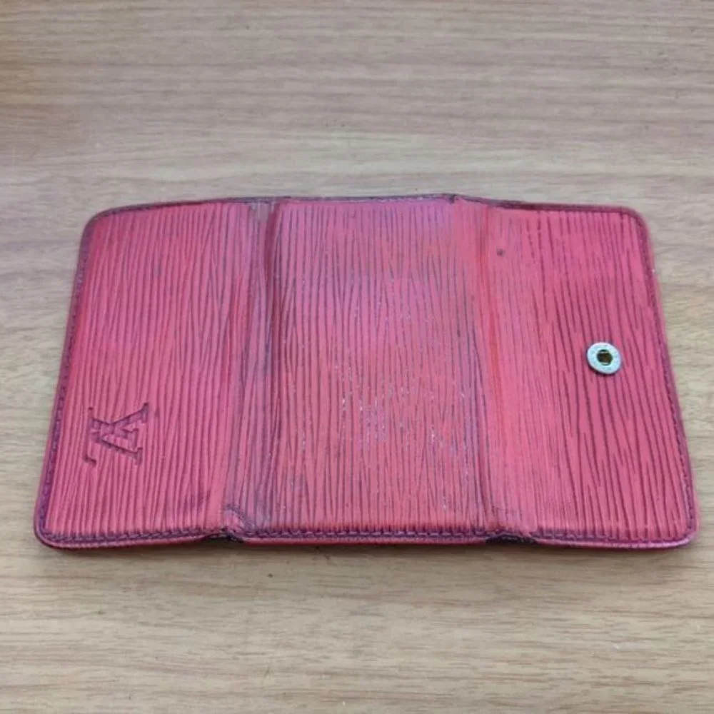 Louis Vuitton please check