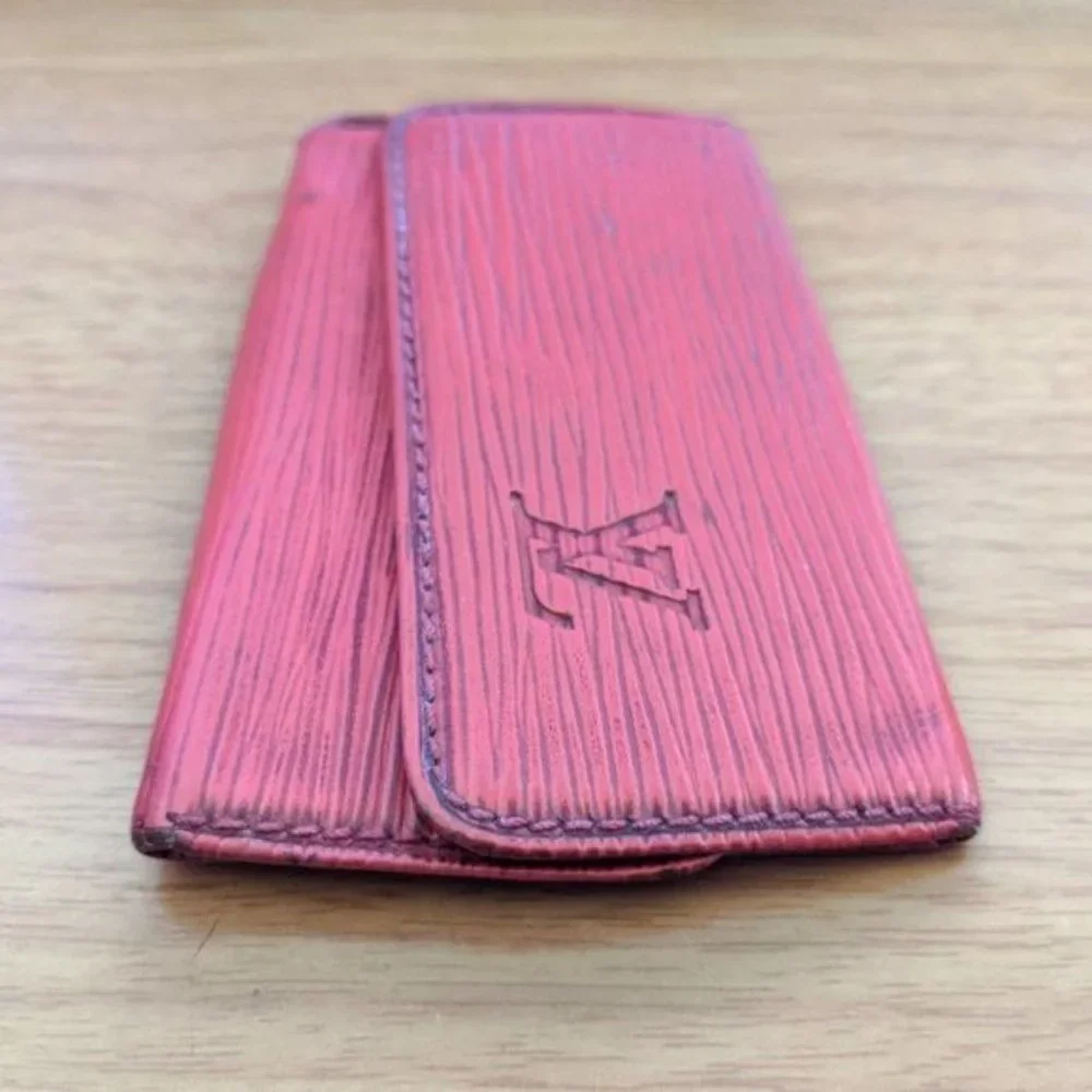 Louis Vuitton please check