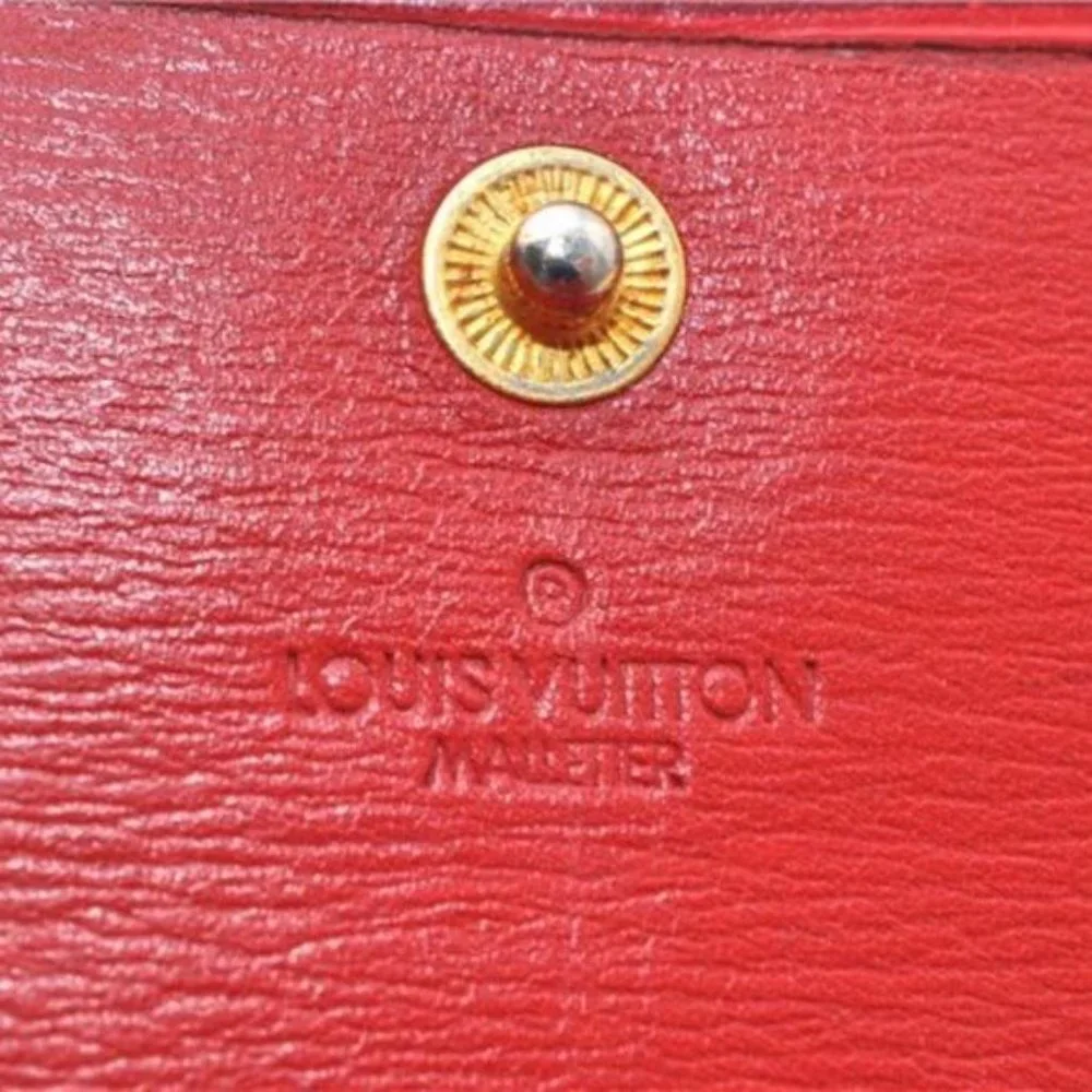 Louis Vuitton please check