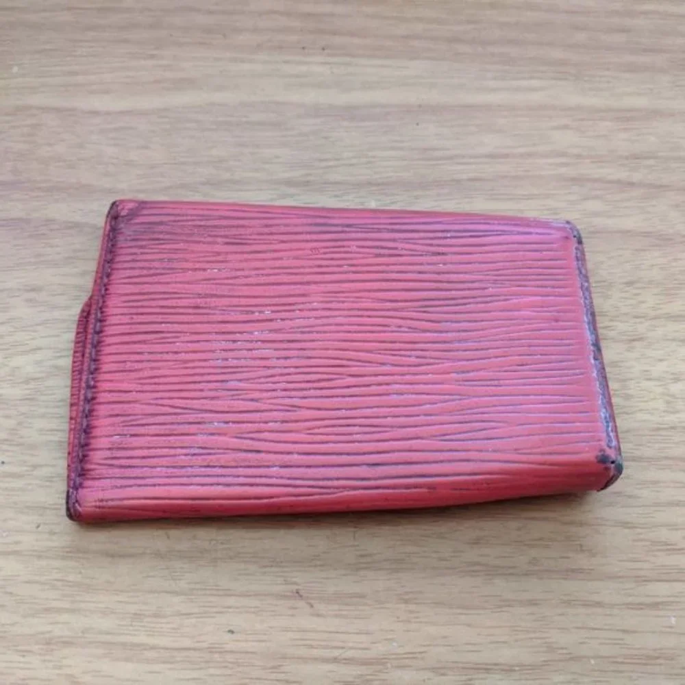 Louis Vuitton please check