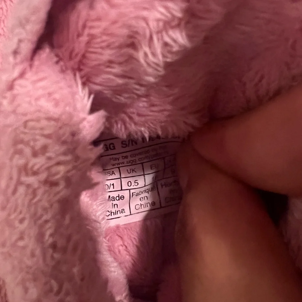 UGG shown size discoloration