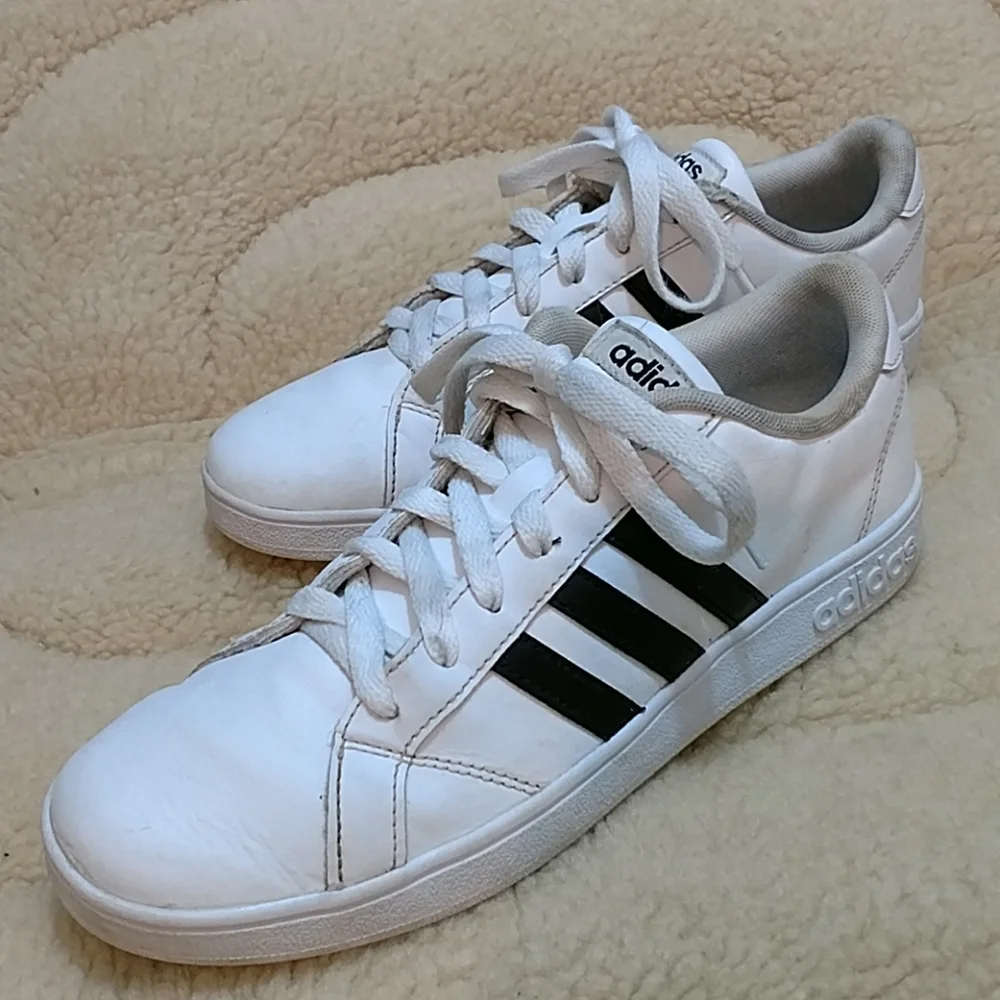 ADIDAS White Black Shoes Athletic Sneakers Mens size 6