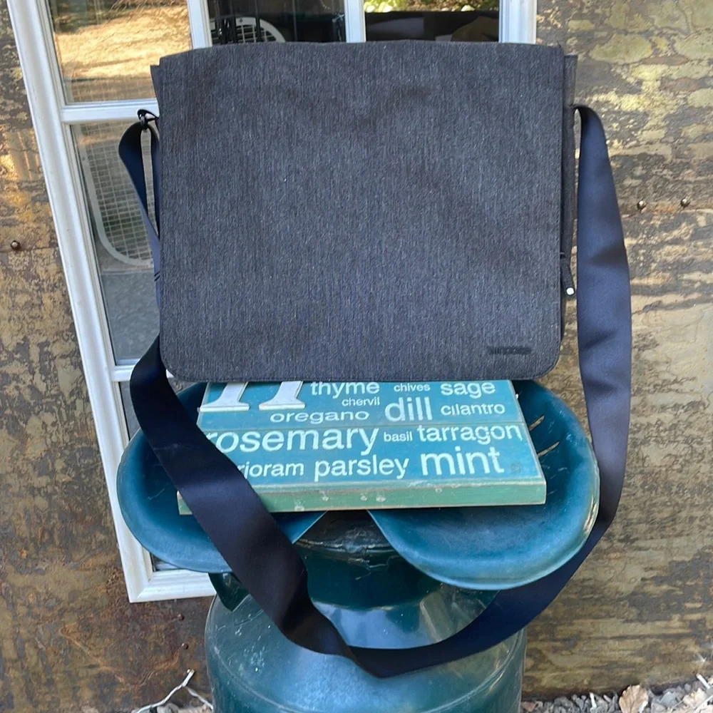 Incase Computer/Laptop Bag.
