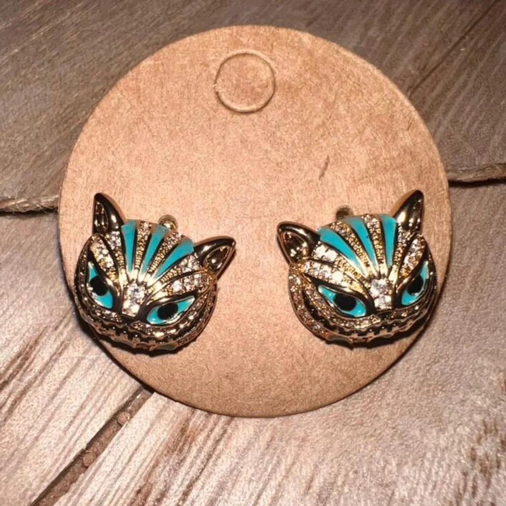 N/A “cheshire cat”