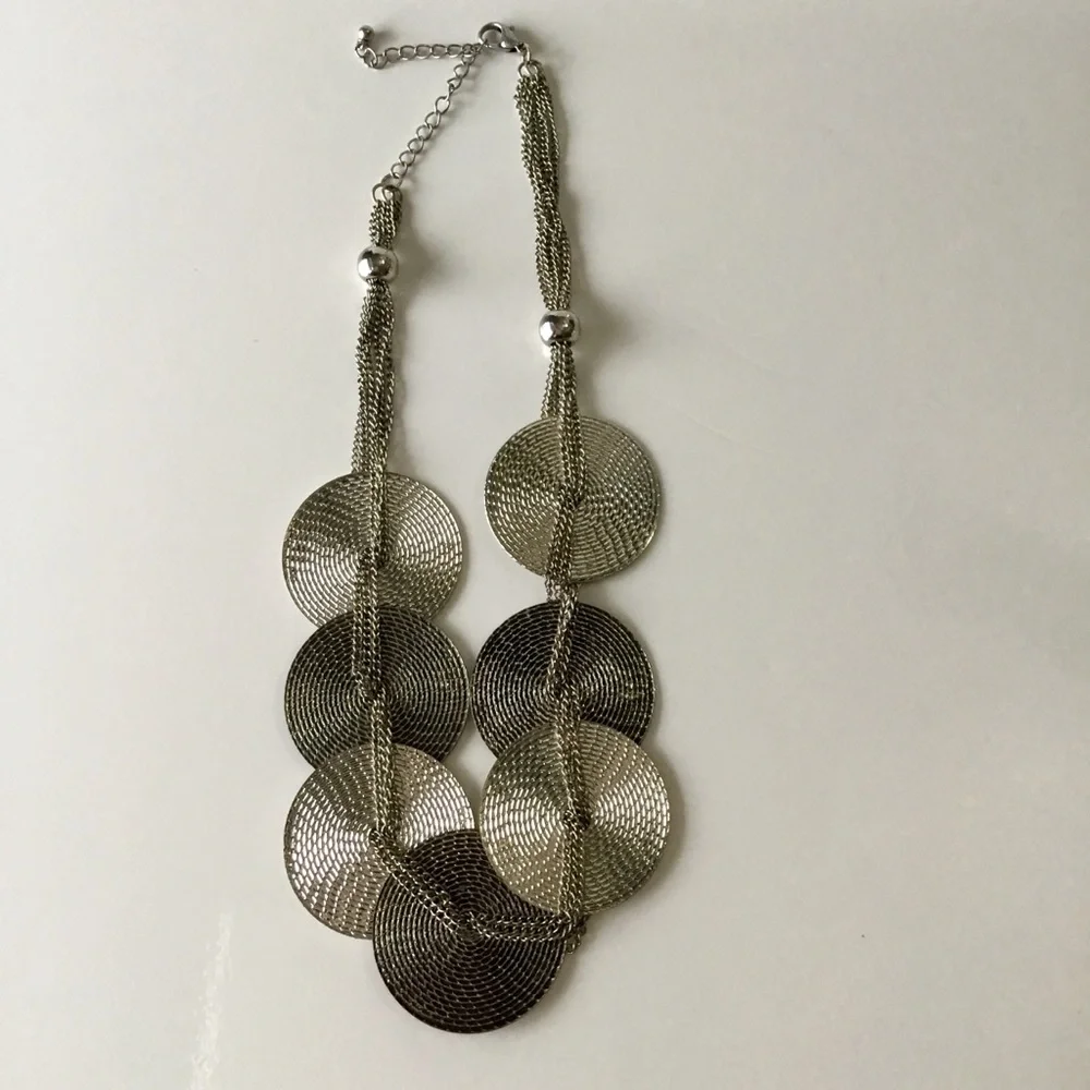 Lightweight Silver Discs and Chain Necklace