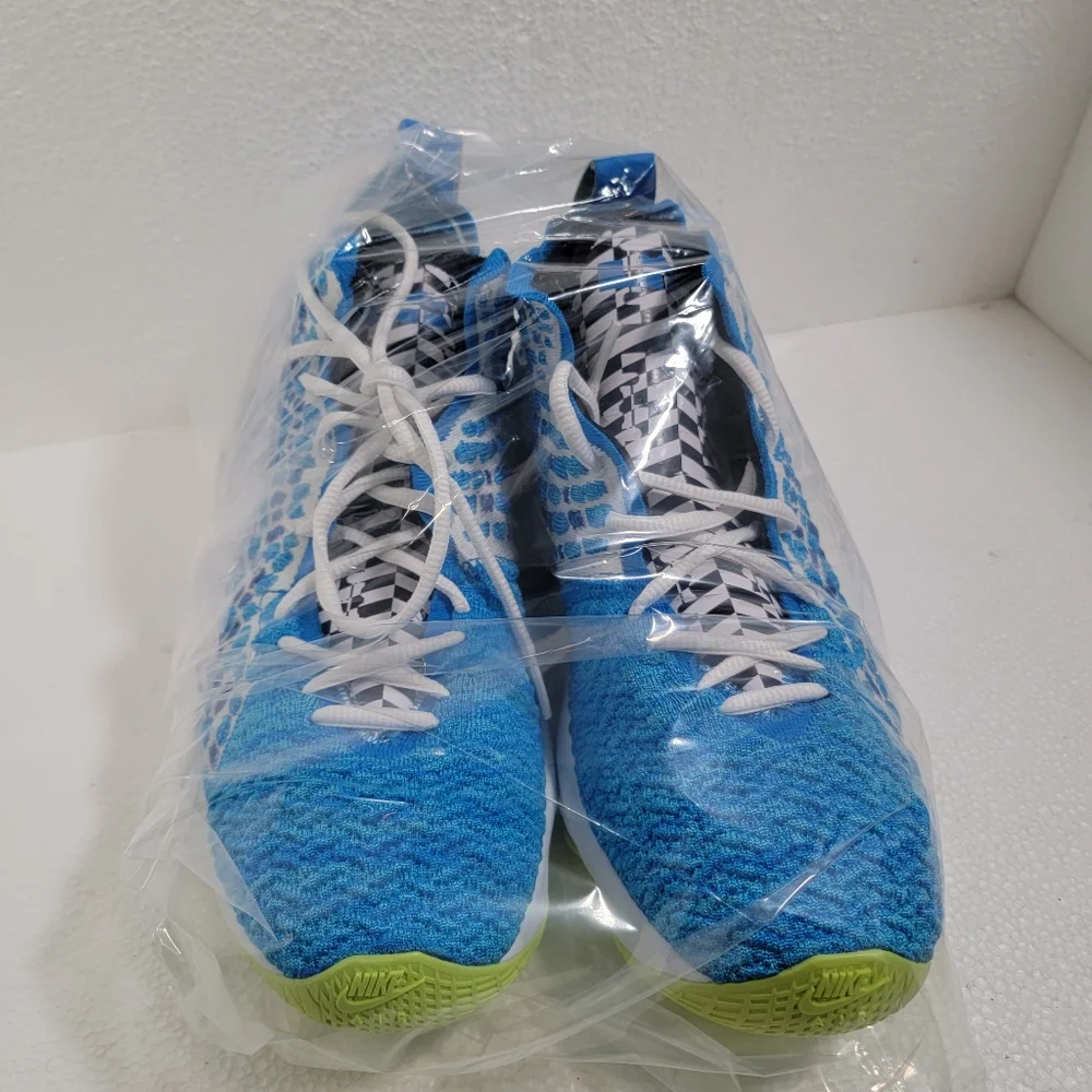 Nike sale pair