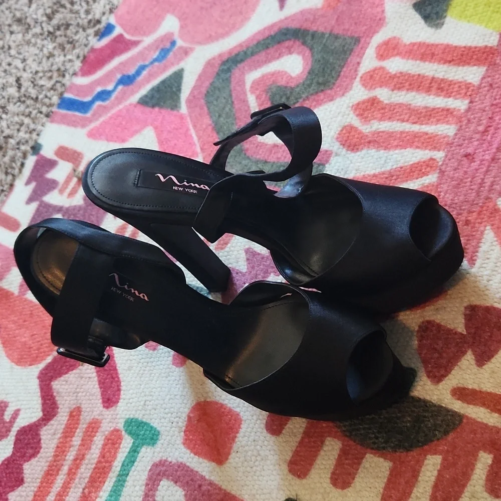 NINA NEW YORK PANGEA-LS BLACK LUSTER SATIN PLATFORM HEELS. Size 9.5