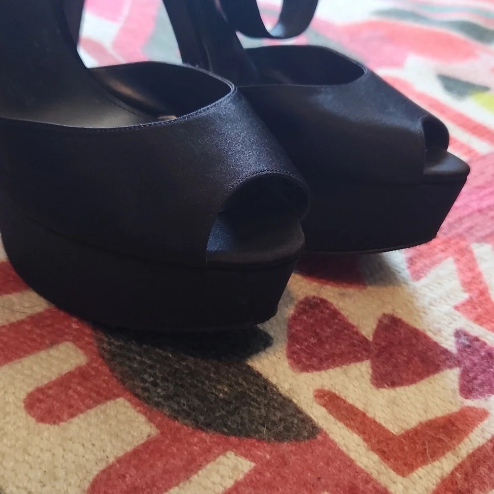 NINA NEW YORK PANGEA-LS BLACK LUSTER SATIN PLATFORM HEELS. Size 9.5