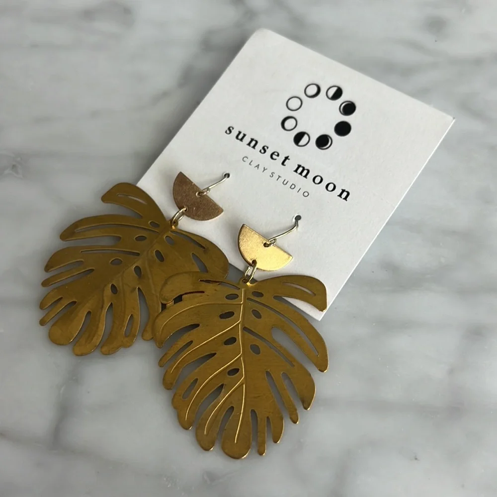 🌼HANDMADE🌼 Brass Monstera Leaf Earrings, Large