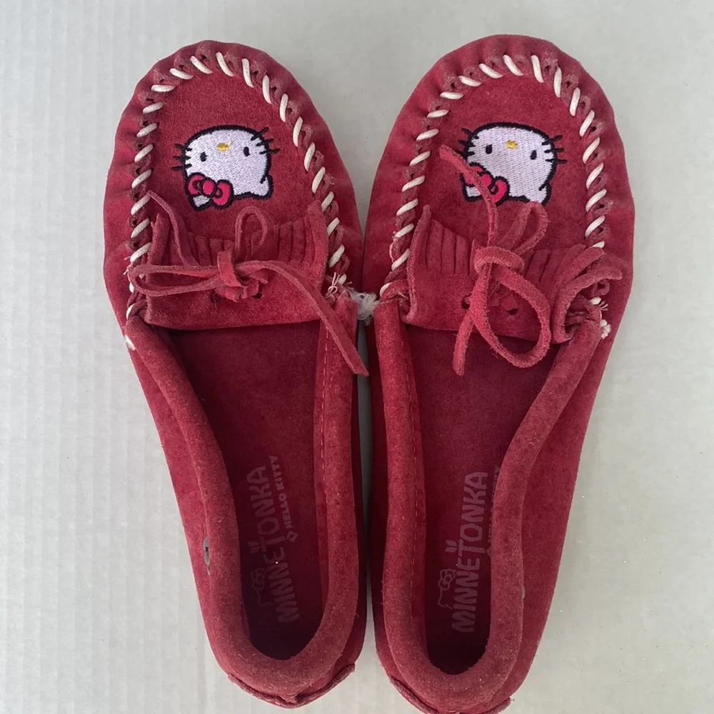 Minnetonka hello kitty moccasins shoes