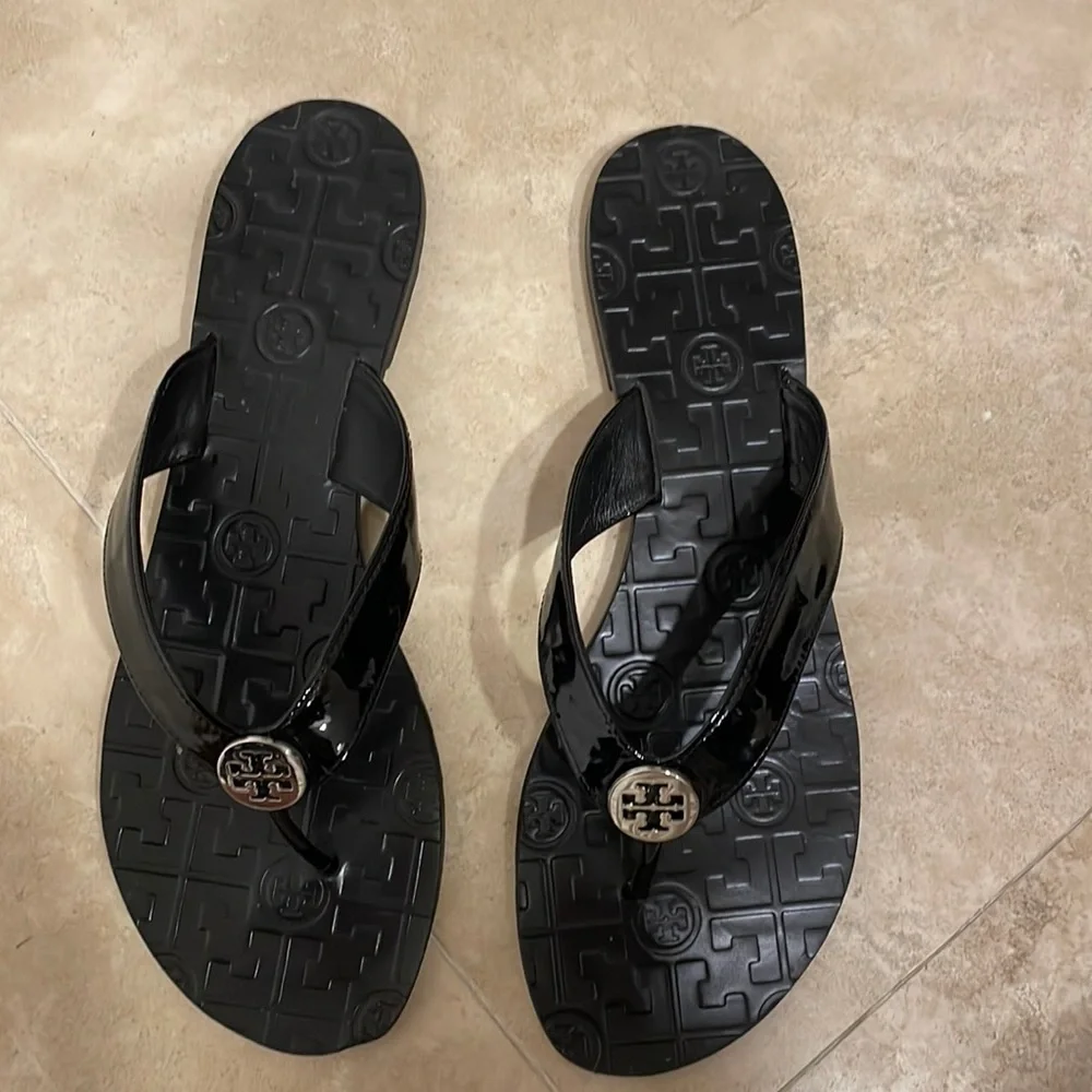 Tory Burch Thora Patent Leather Thong Sandal Black Sz 10
