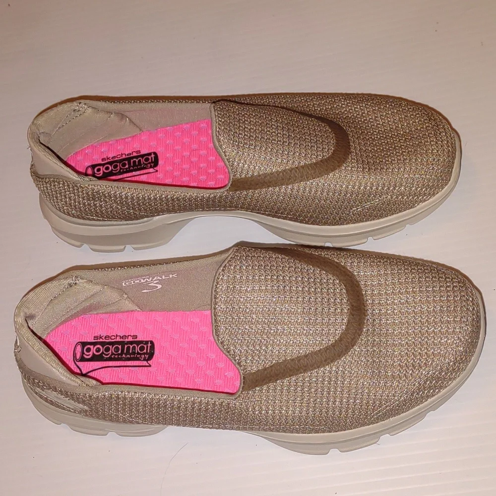 👣SKECHERS GoWalk 3 in Stone
