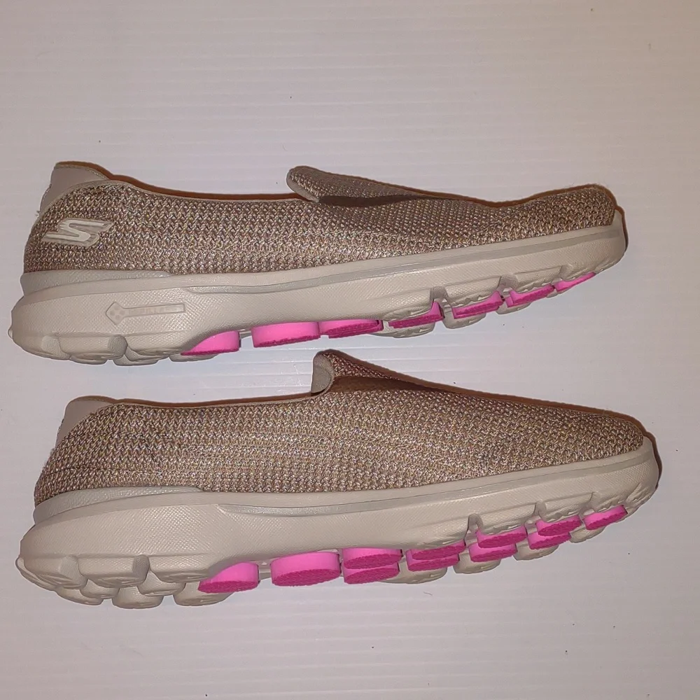 👣SKECHERS GoWalk 3 in Stone