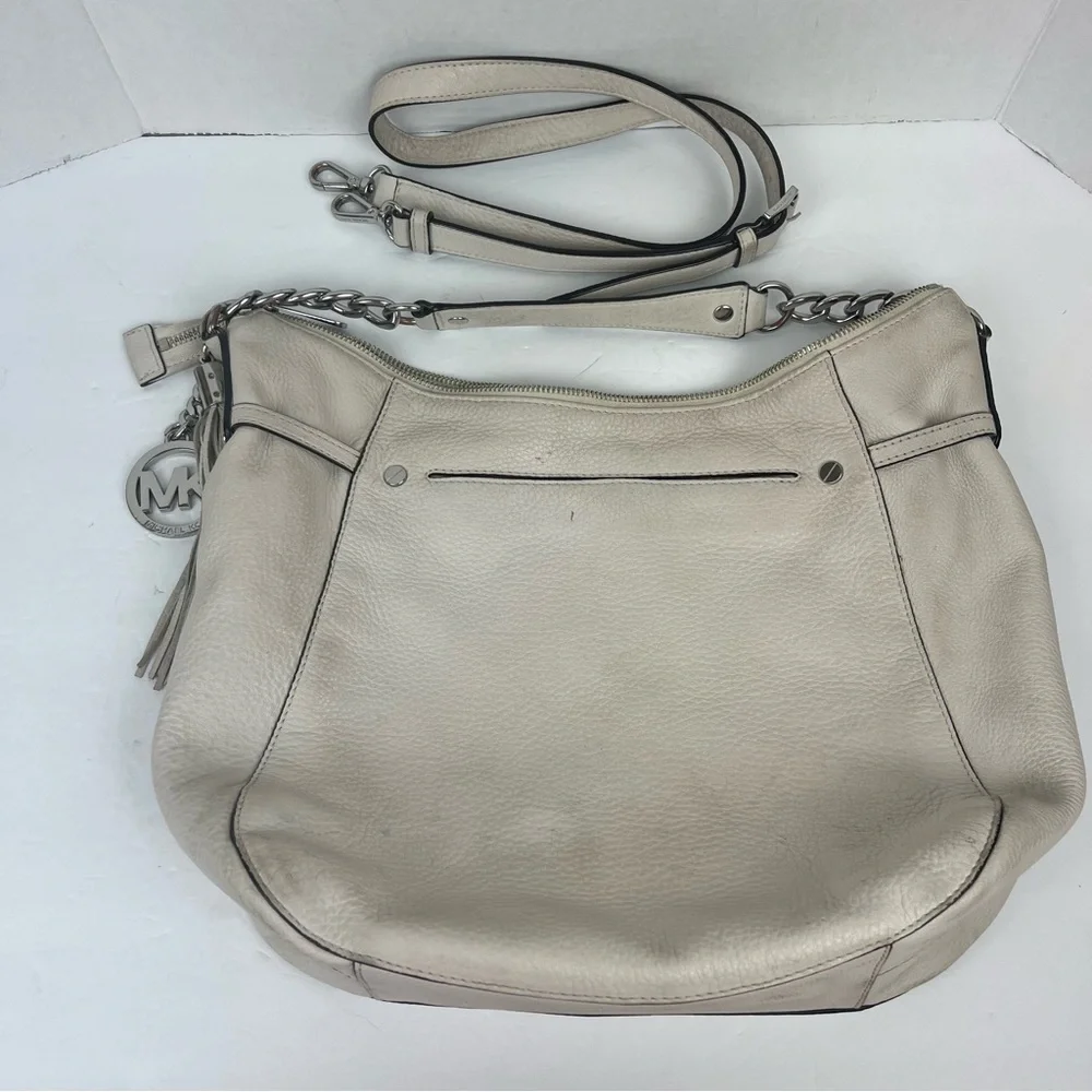 Micheal Kors cream leather shoulder bag w/crossbody strap