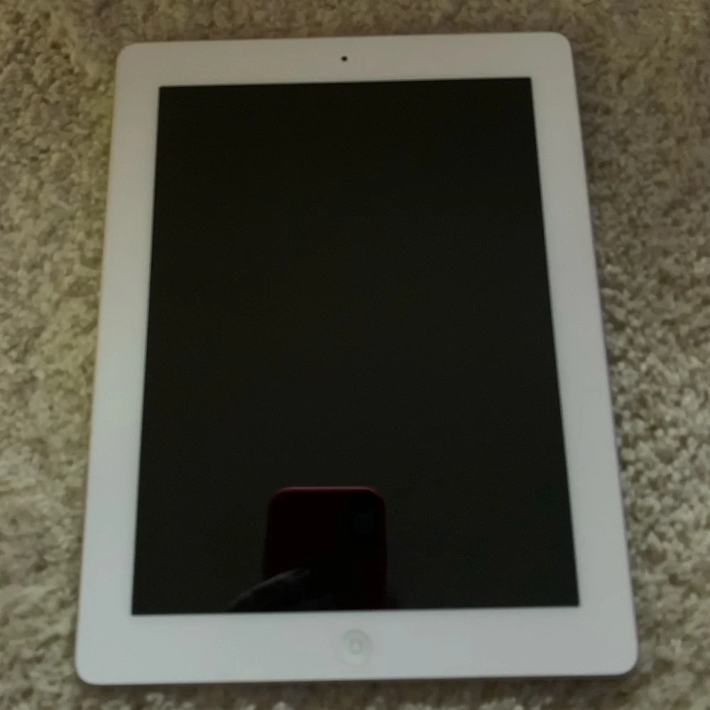 4th Generation IPAD. WHITE. 32G