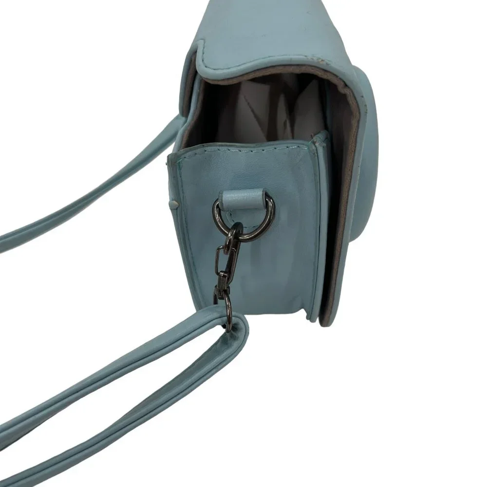 Shutter light blue