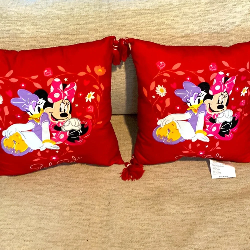 NWT (Set of 2)Disney Minnie Mouse & Daisy Duck Embroidered Tassel Throw Pillows
