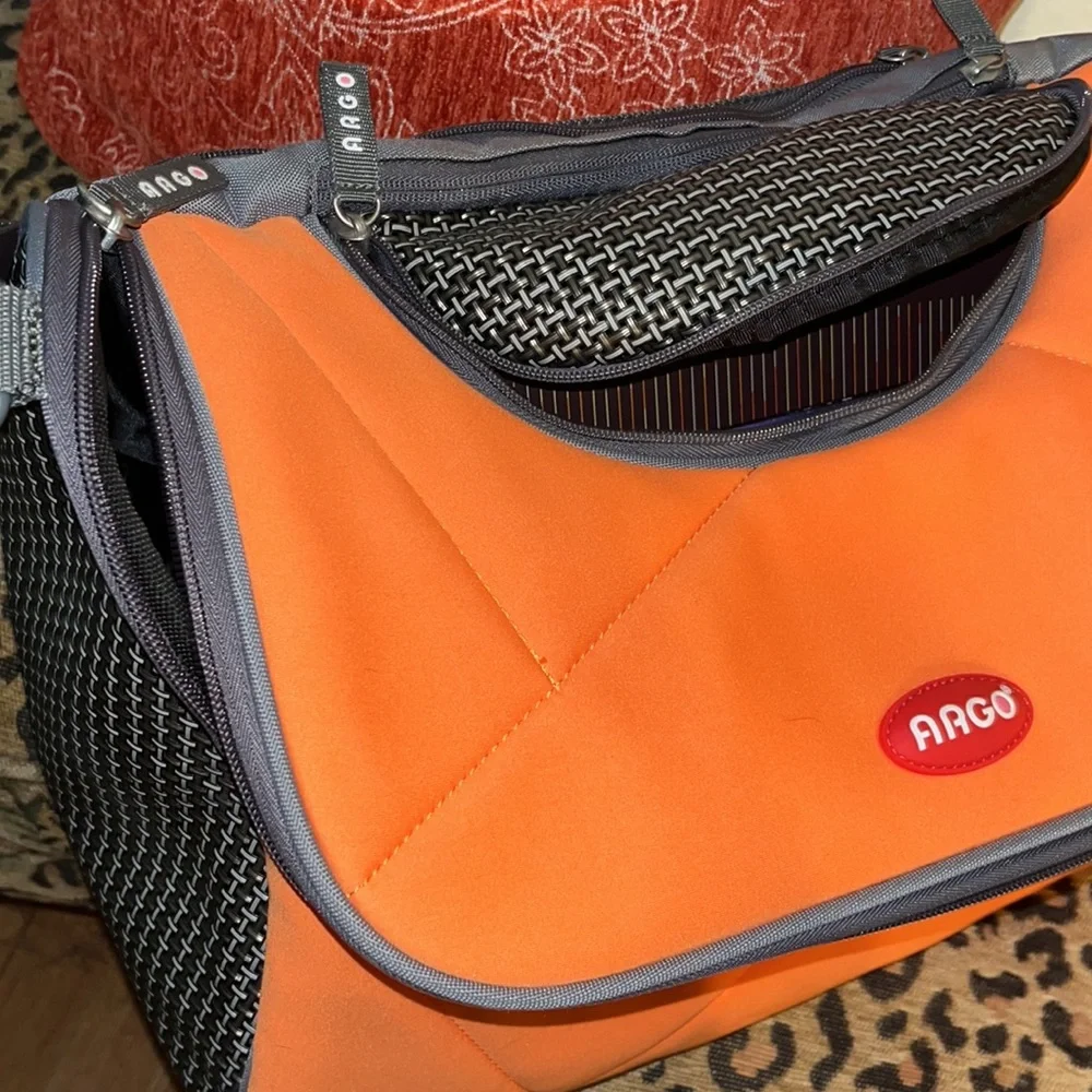 N/A pet carrier