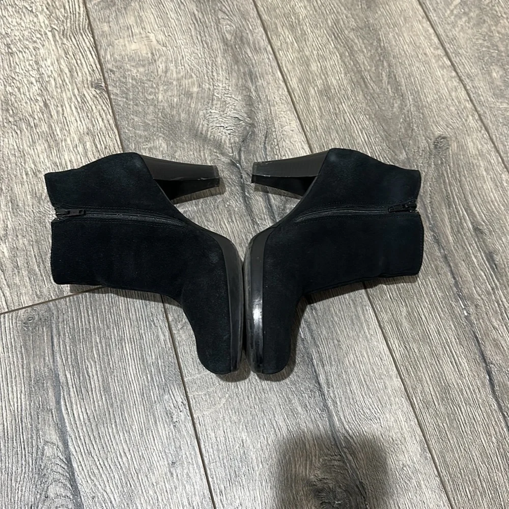 • La Canadianne • Women’s Ankle Heeled Booties Suede Black 7.5 Leather