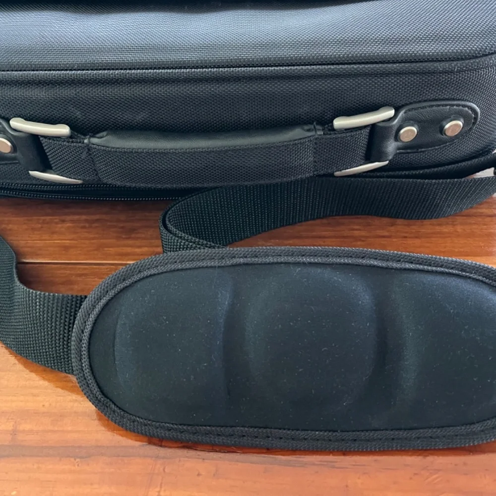 EUC DELL Laptop bag with shoulder strap