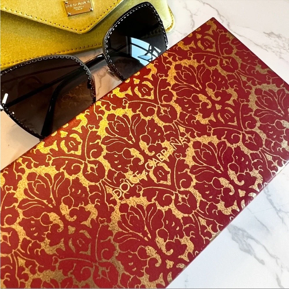 Dolce & Gabbana color fashionable