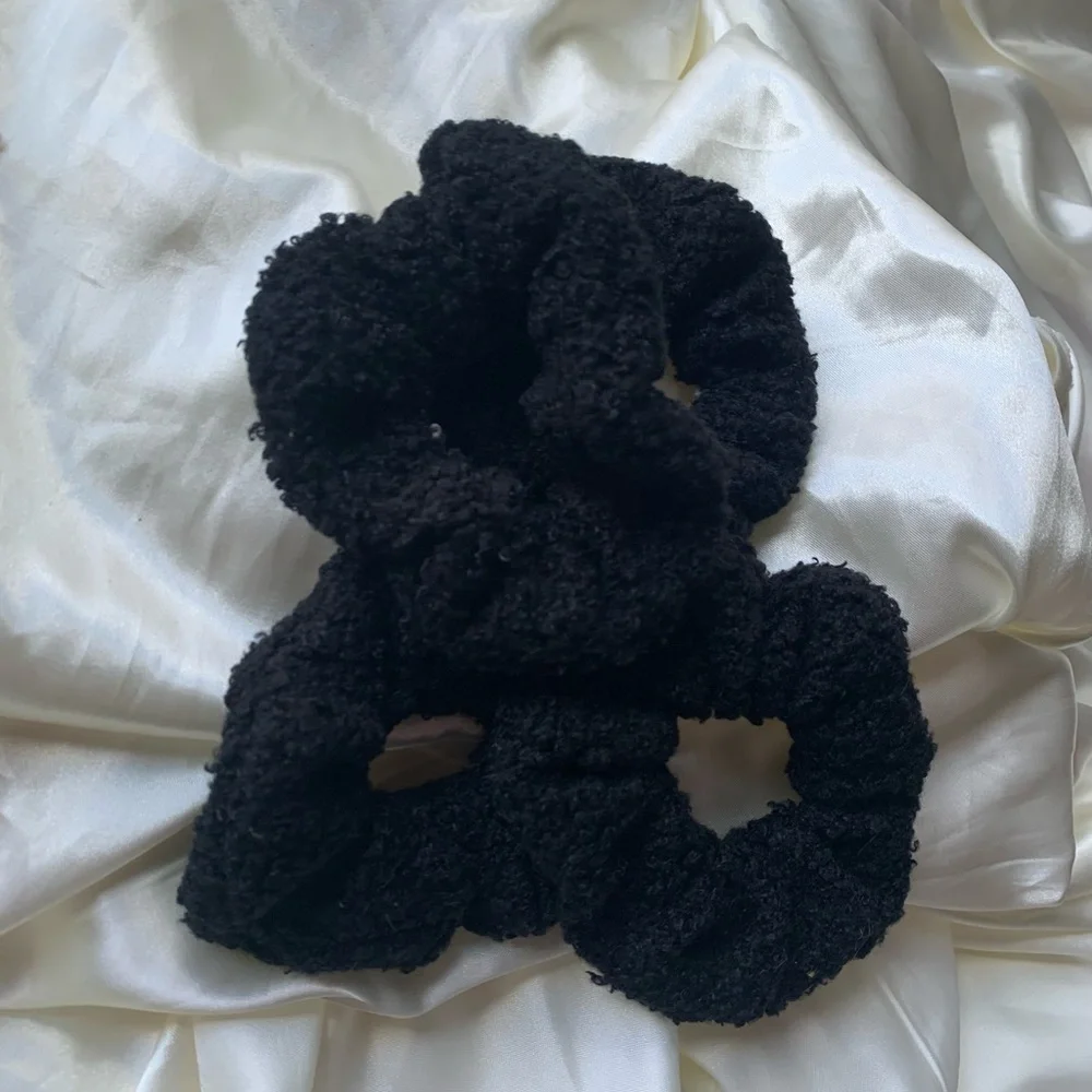 N/A sweaterlike scrunchies
