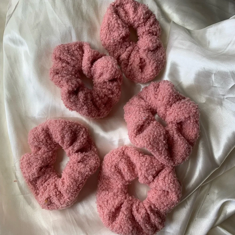 N/A sweaterlike scrunchies