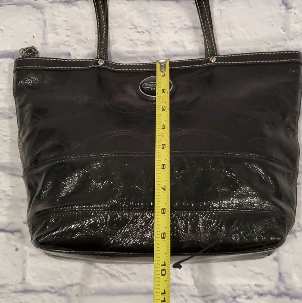 Coach color black