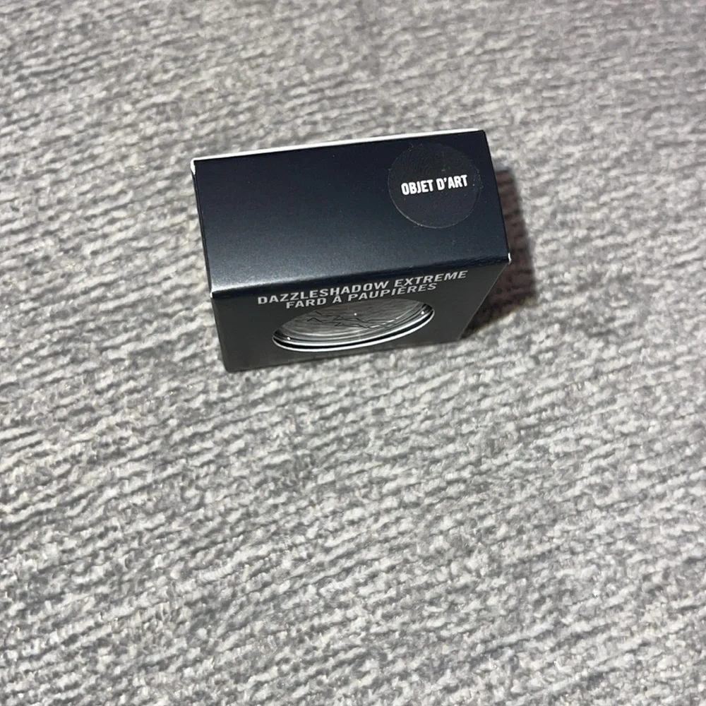 MAC Cosmetics eye shadow