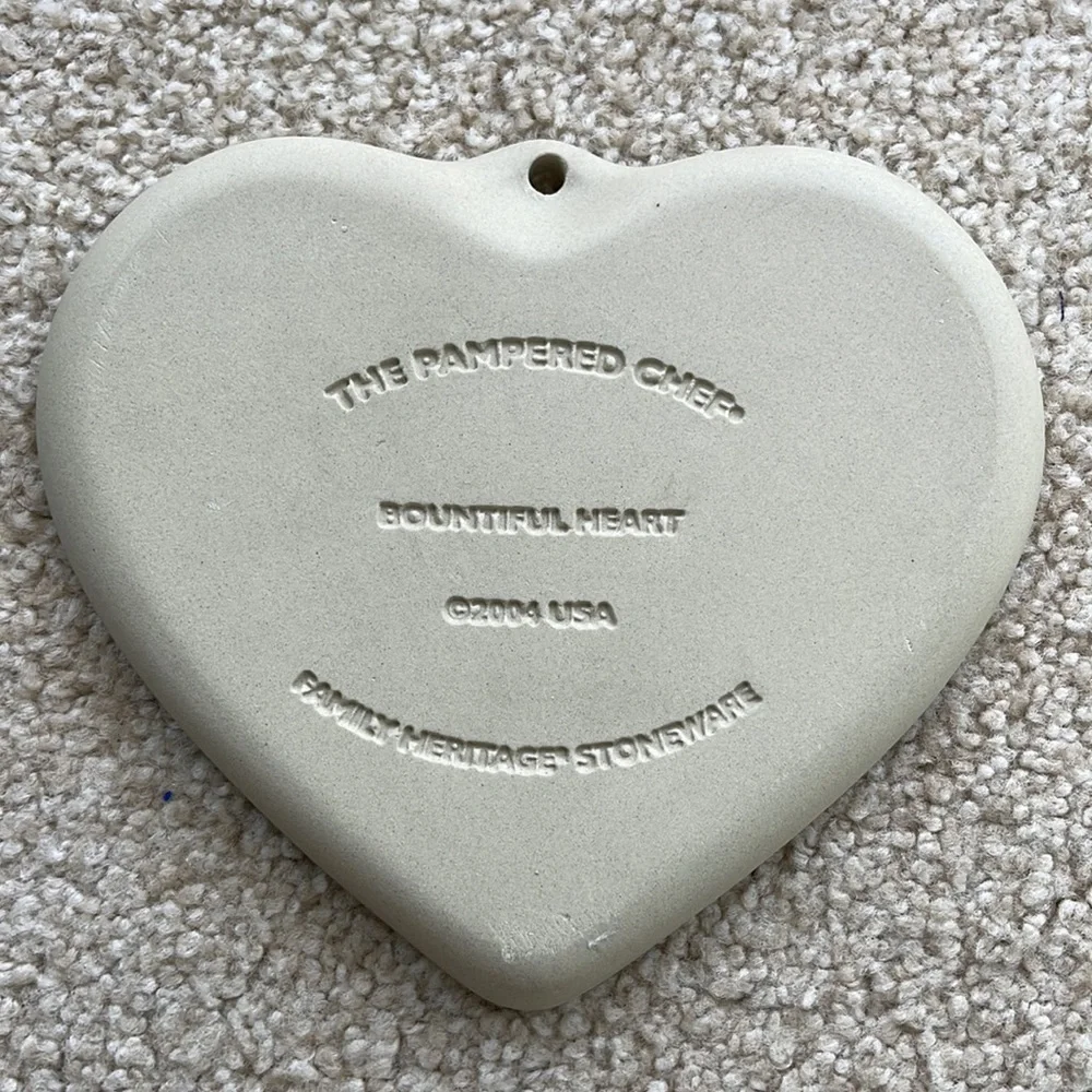 NIB The Pampered Chef Bountiful Heart Stoneware Cookie Mold Box & Recipe Booklet