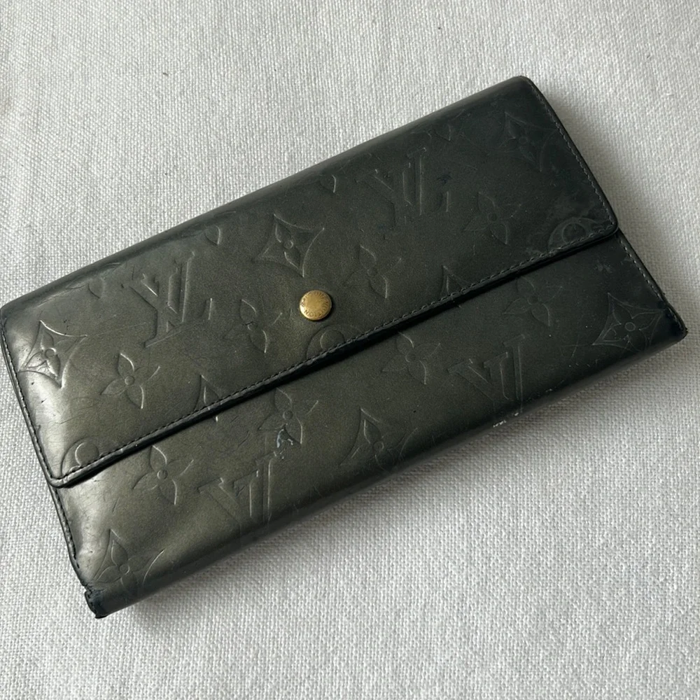 Louis Vuitton Gris Art Deco Monogram Vernis Sarah Wallet
