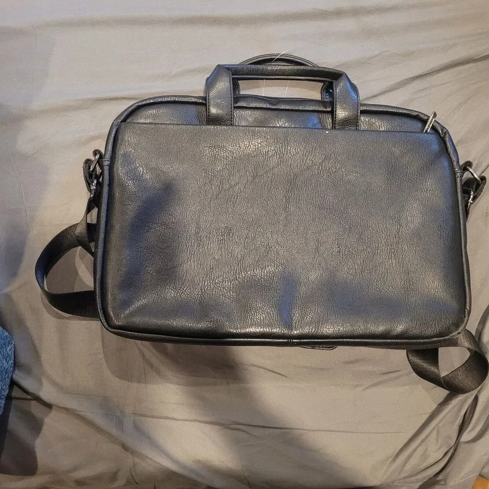 Kenneth Cole Reaction travel style