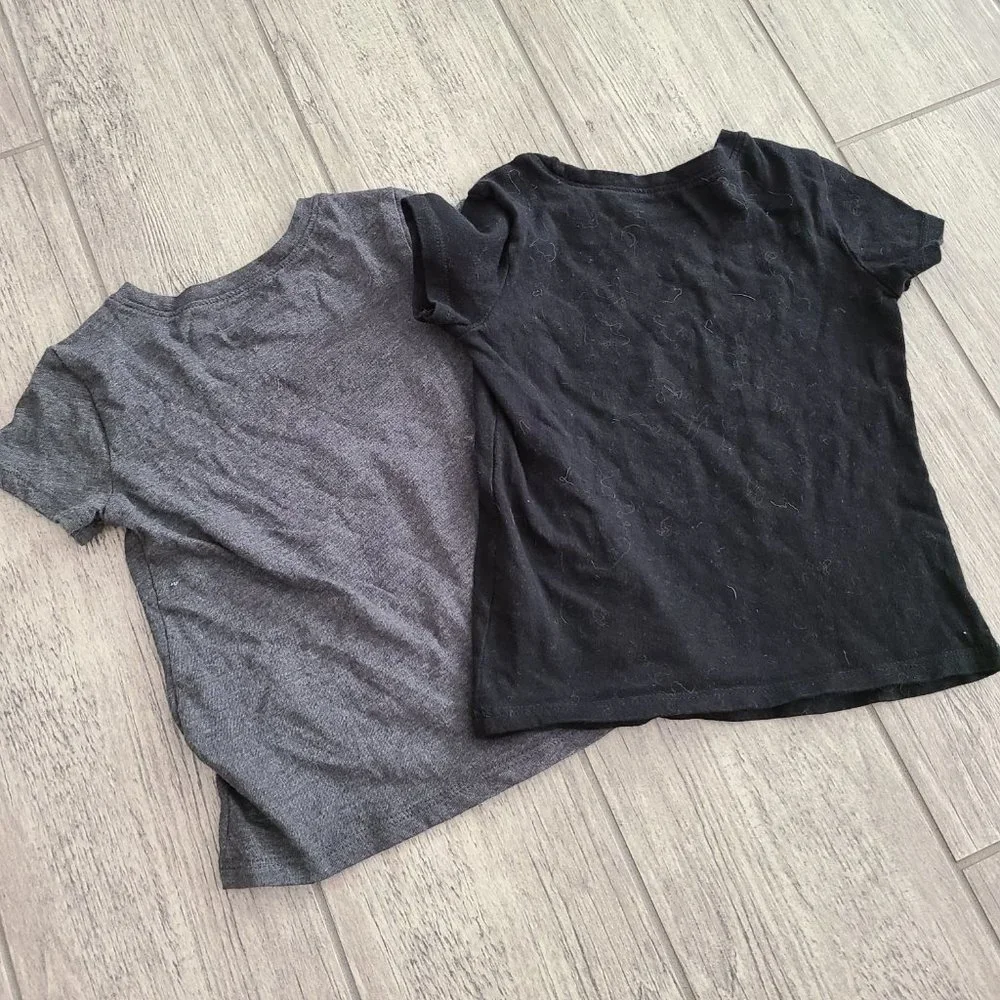 Old Navy toddler girl short sleeve Christmas t-shirts set of 2 grey and black 3T