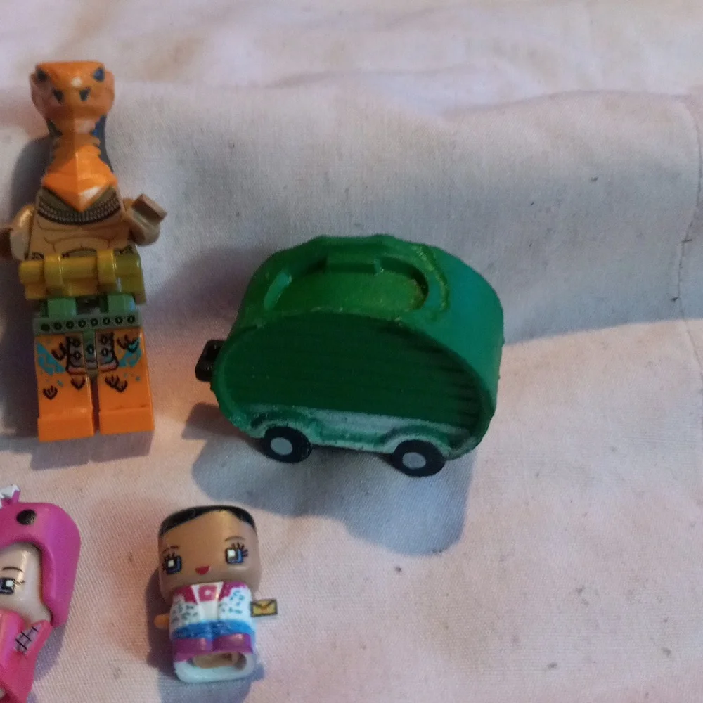 Lego 16 piece bin