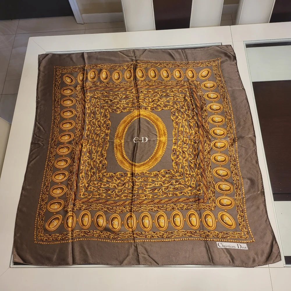 🔥EUC 💯 GORGEOUS CHRISTIAN DIOR CHAIN SILK SCARF