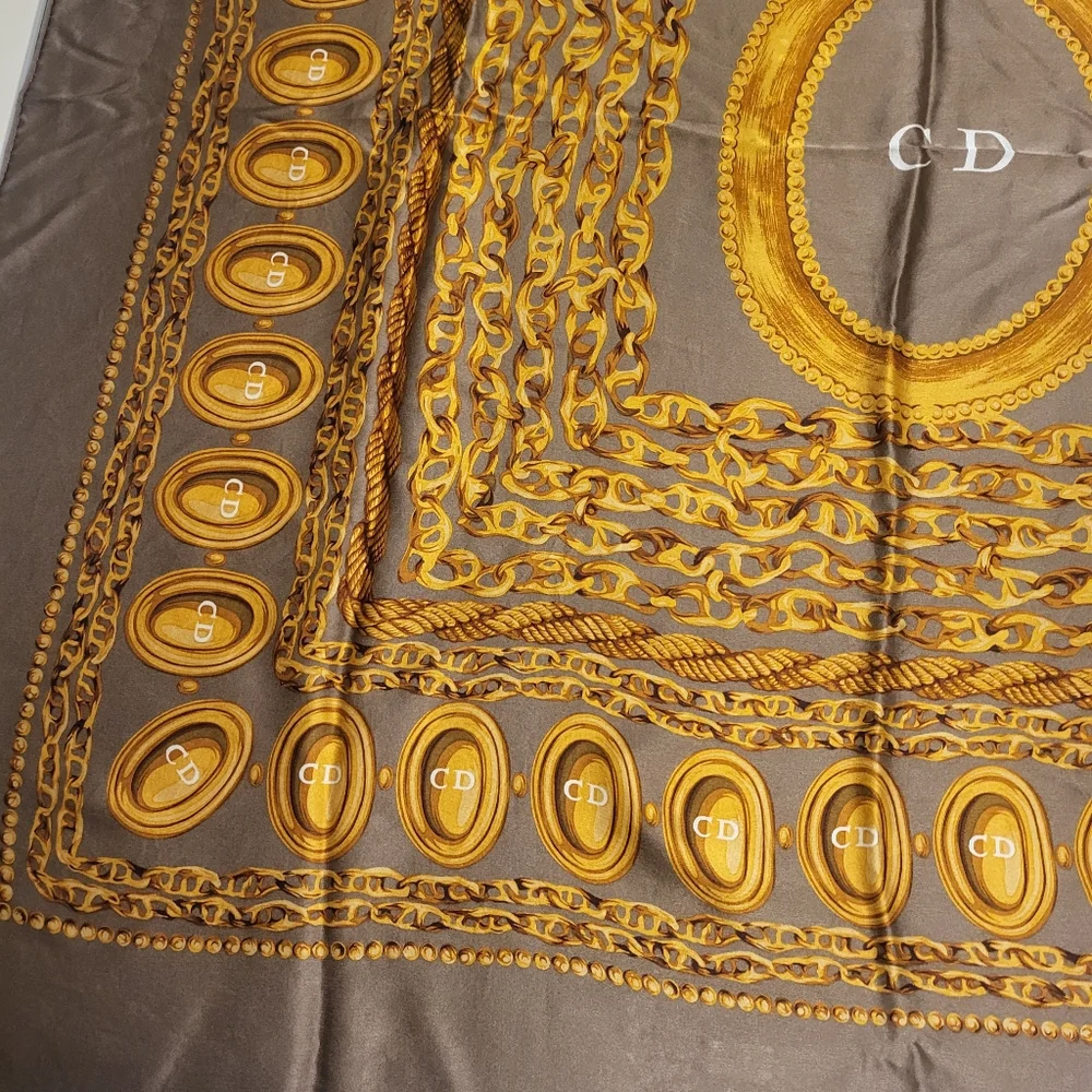 🔥EUC 💯 GORGEOUS CHRISTIAN DIOR CHAIN SILK SCARF