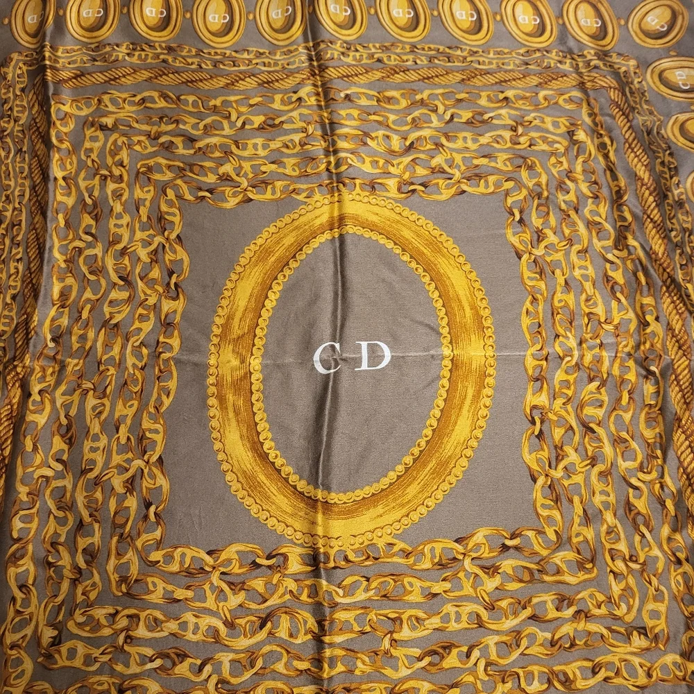 🔥EUC 💯 GORGEOUS CHRISTIAN DIOR CHAIN SILK SCARF