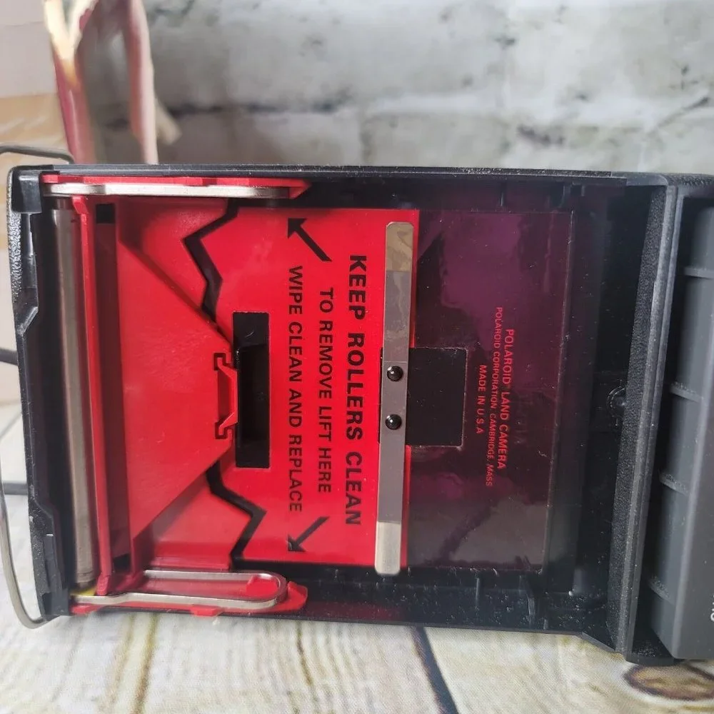 Polaroid clincher camera untested