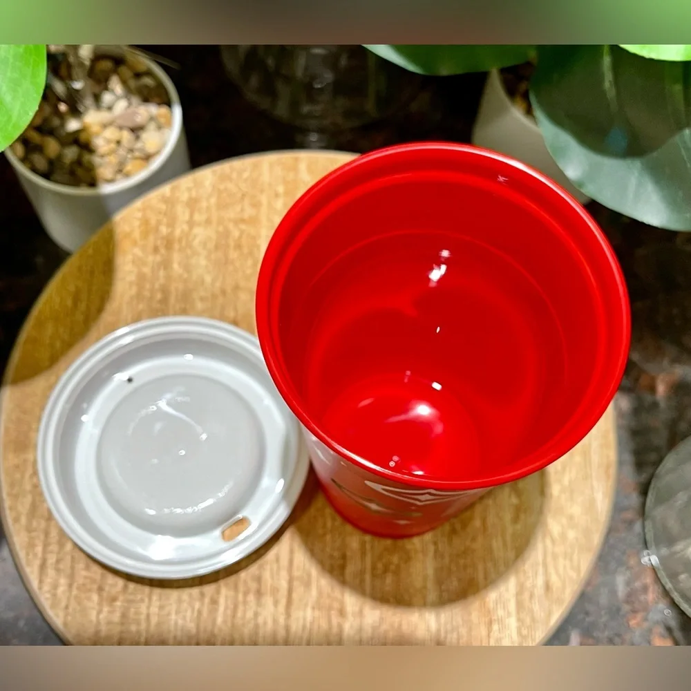 Starbucks reusable holiday