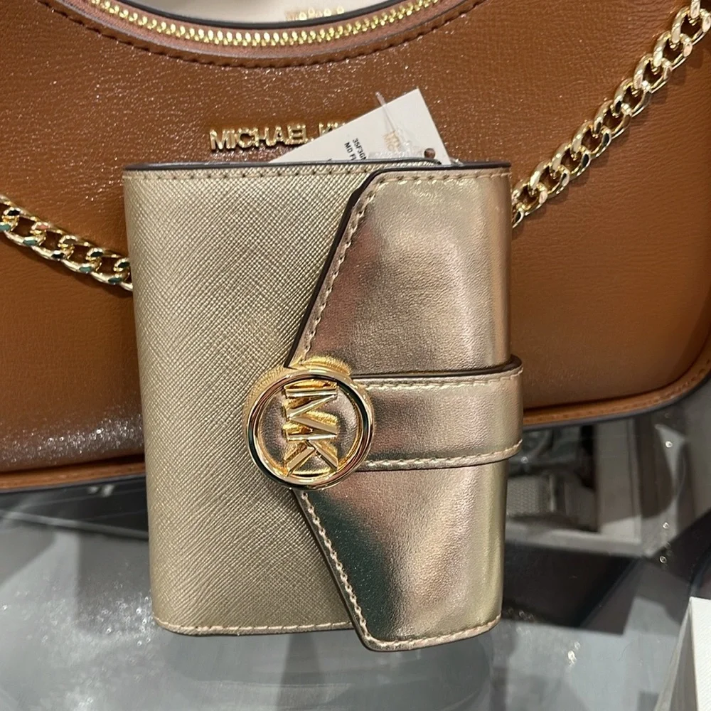 Michael Kors style closing opening