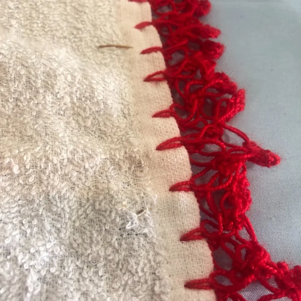 VINTAGE Asatex White Washcloth with Crochet Knit Red Edge #F39