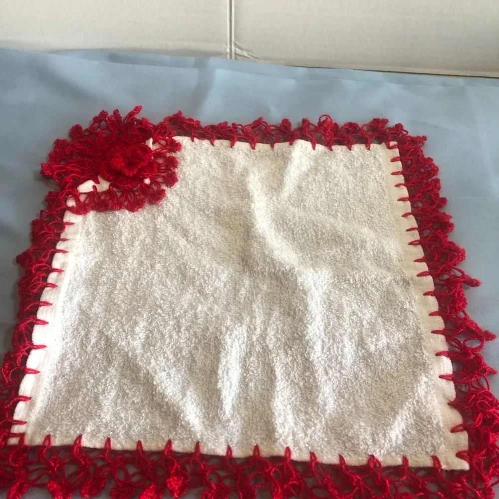 VINTAGE Asatex White Washcloth with Crochet Knit Red Edge #F39