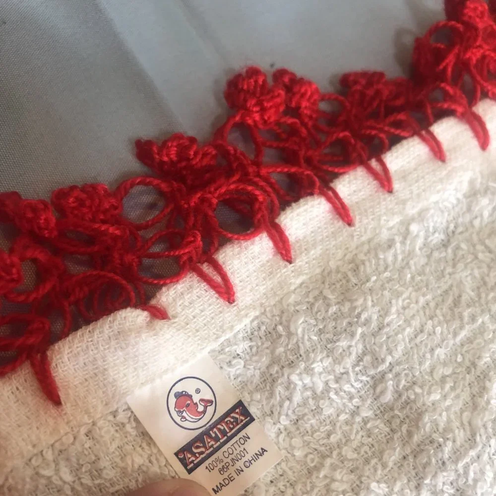VINTAGE Asatex White Washcloth with Crochet Knit Red Edge #F39