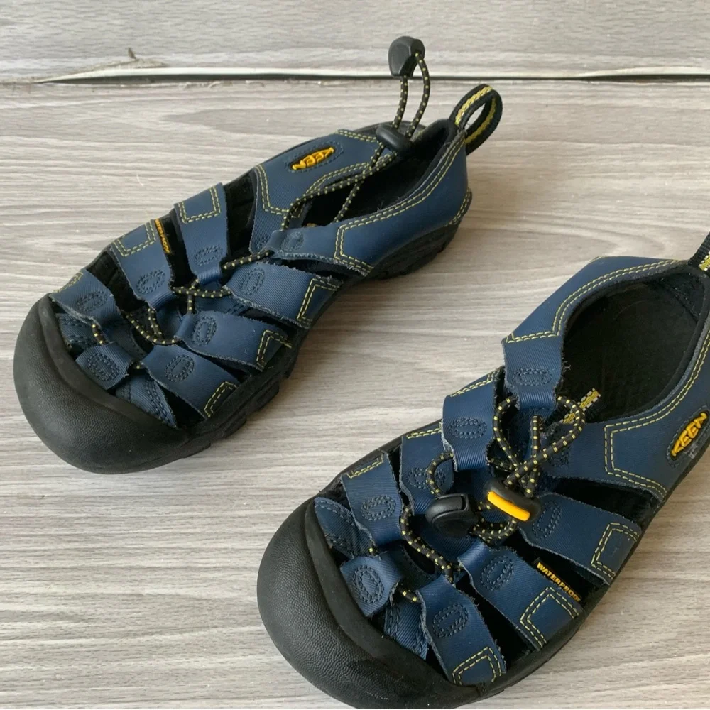 Keen Youth Newport H2 In Navy Size 2