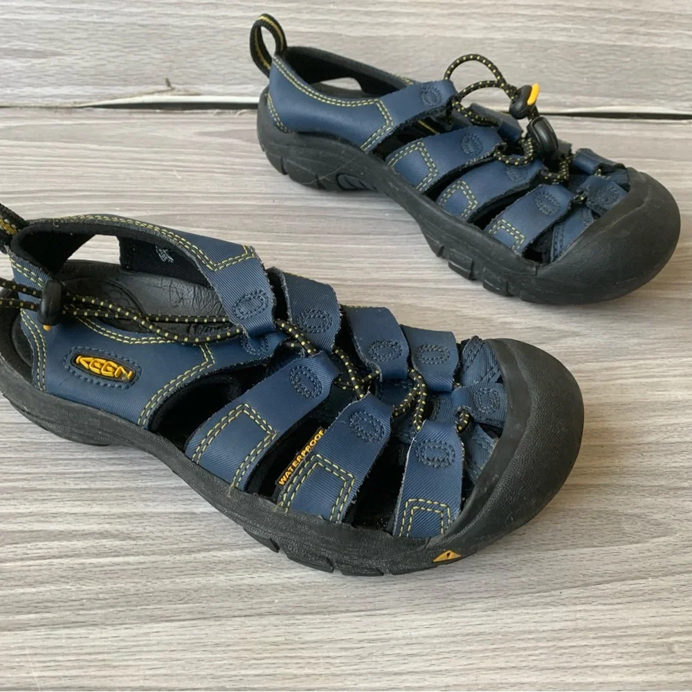 Keen Youth Newport H2 In Navy Size 2